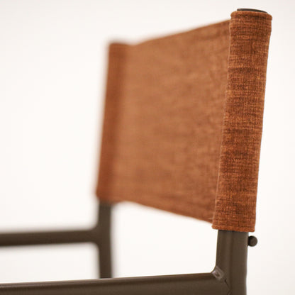 Veludo Texturizado Vermelho + Estrutura Marrom