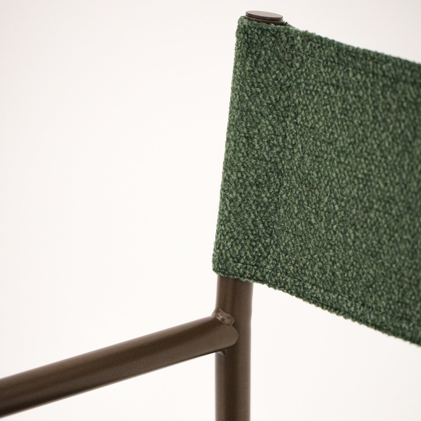 Veludo Texturizado Verde + Estrutura Marrom