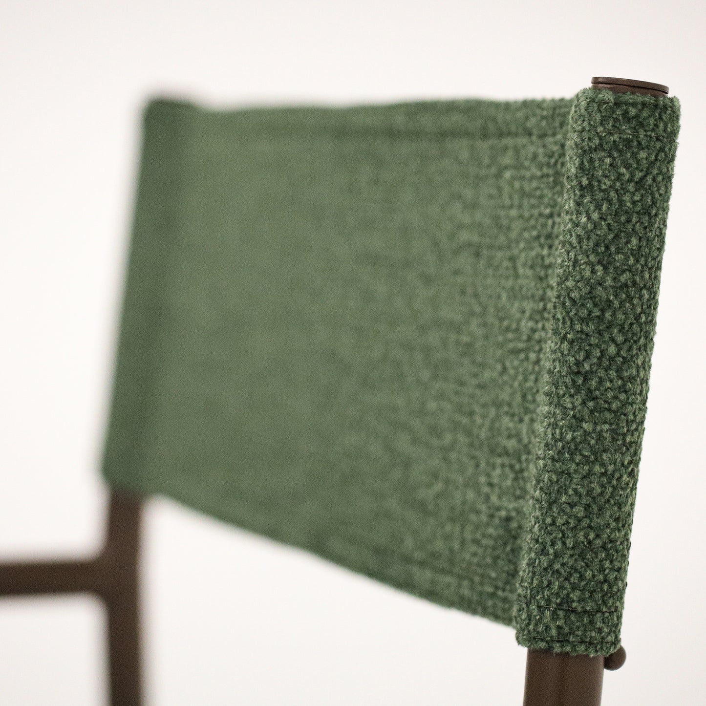 Veludo Texturizado Verde + Estrutura Marrom