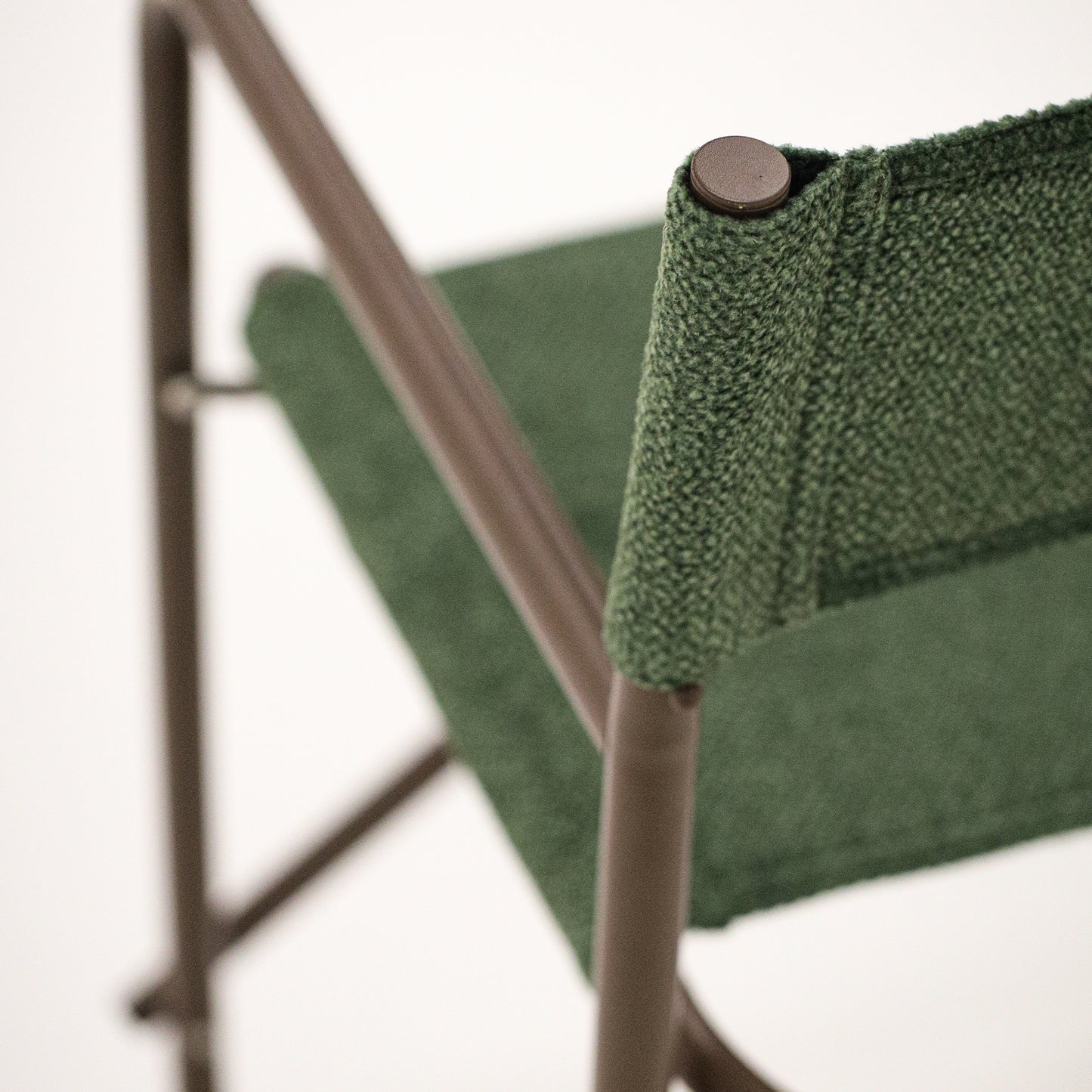 Veludo Texturizado Verde + Estrutura Marrom