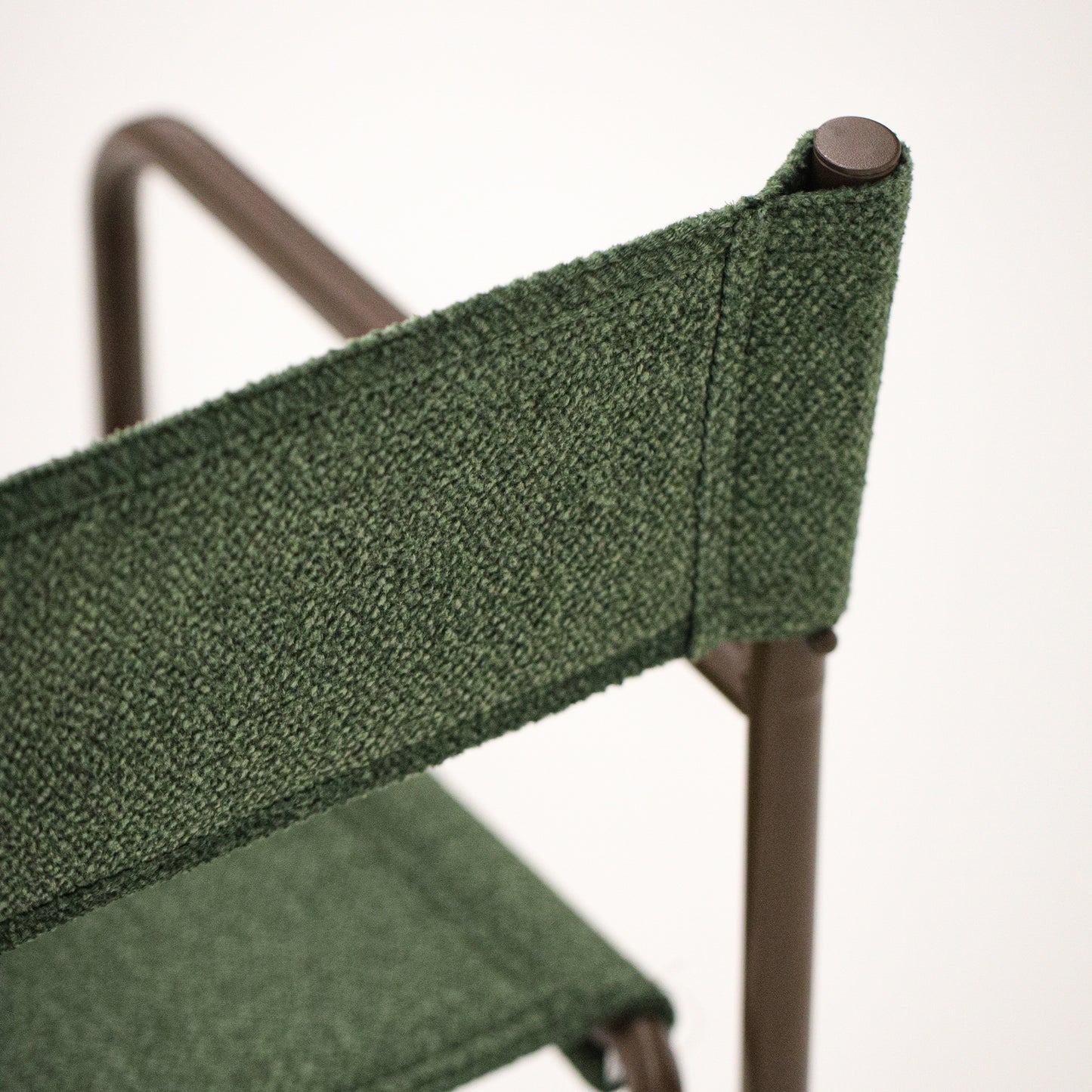 Veludo Texturizado Verde + Estrutura Marrom