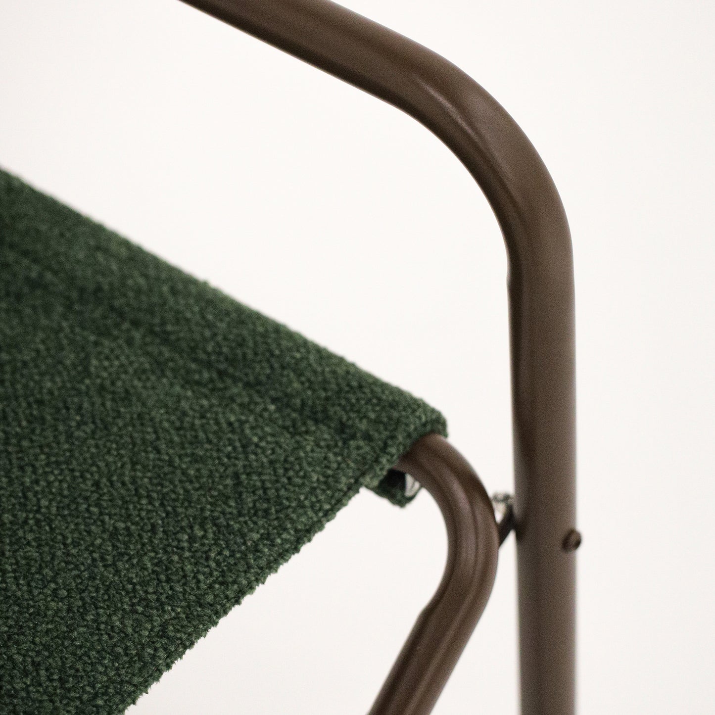 Veludo Texturizado Verde + Estrutura Marrom